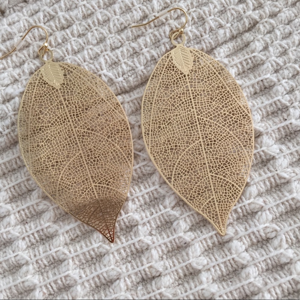 ❗️Last One❗️NWT Gold Leaf Earrings - Picture 2 of 3